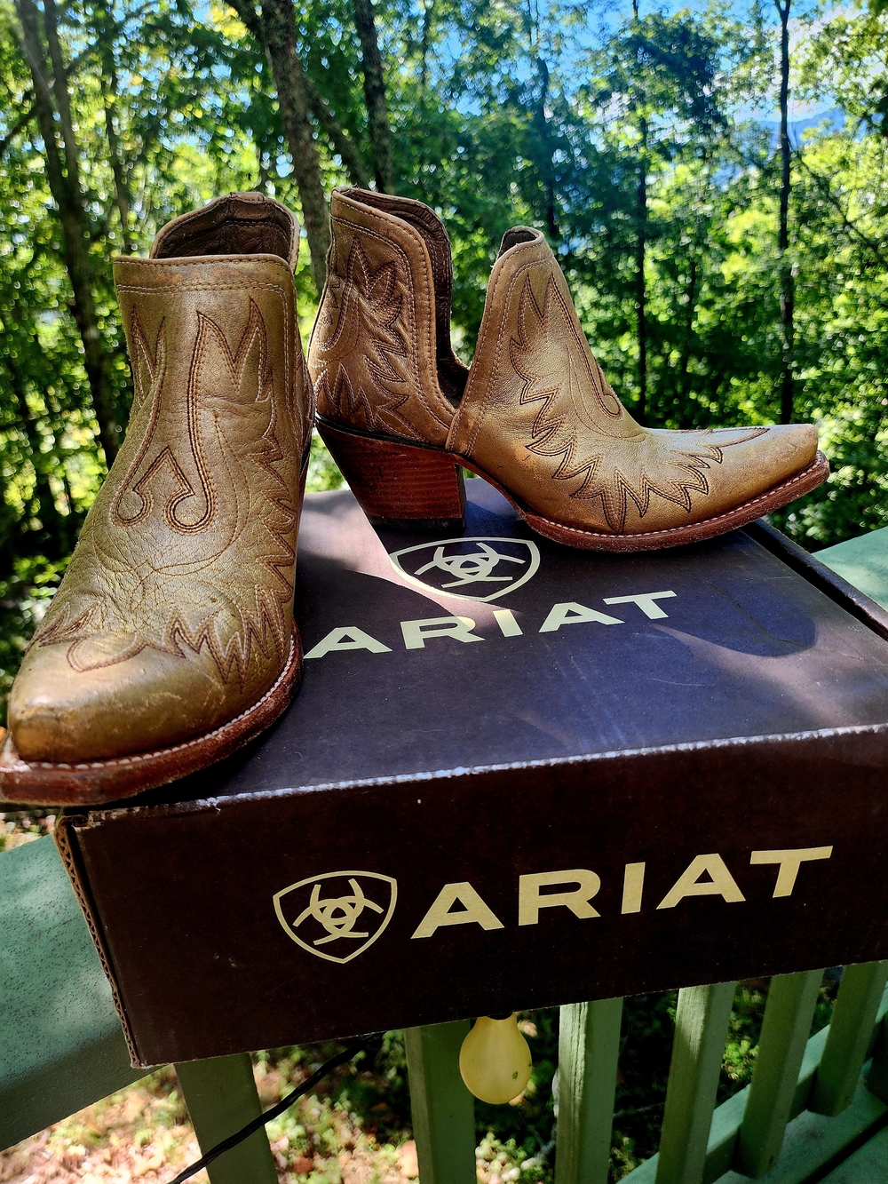 Ariat Women's Tan/Gold Leather Western Ankle Boots
